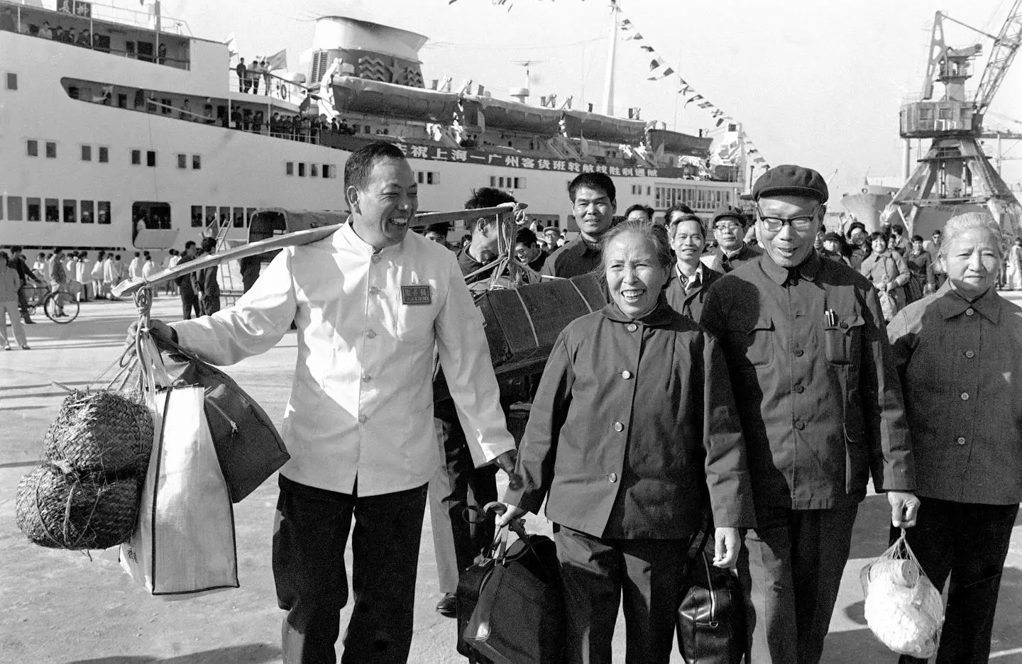 全国优秀共产党员杨怀远 小扁担精神 时代延续_时代楷模