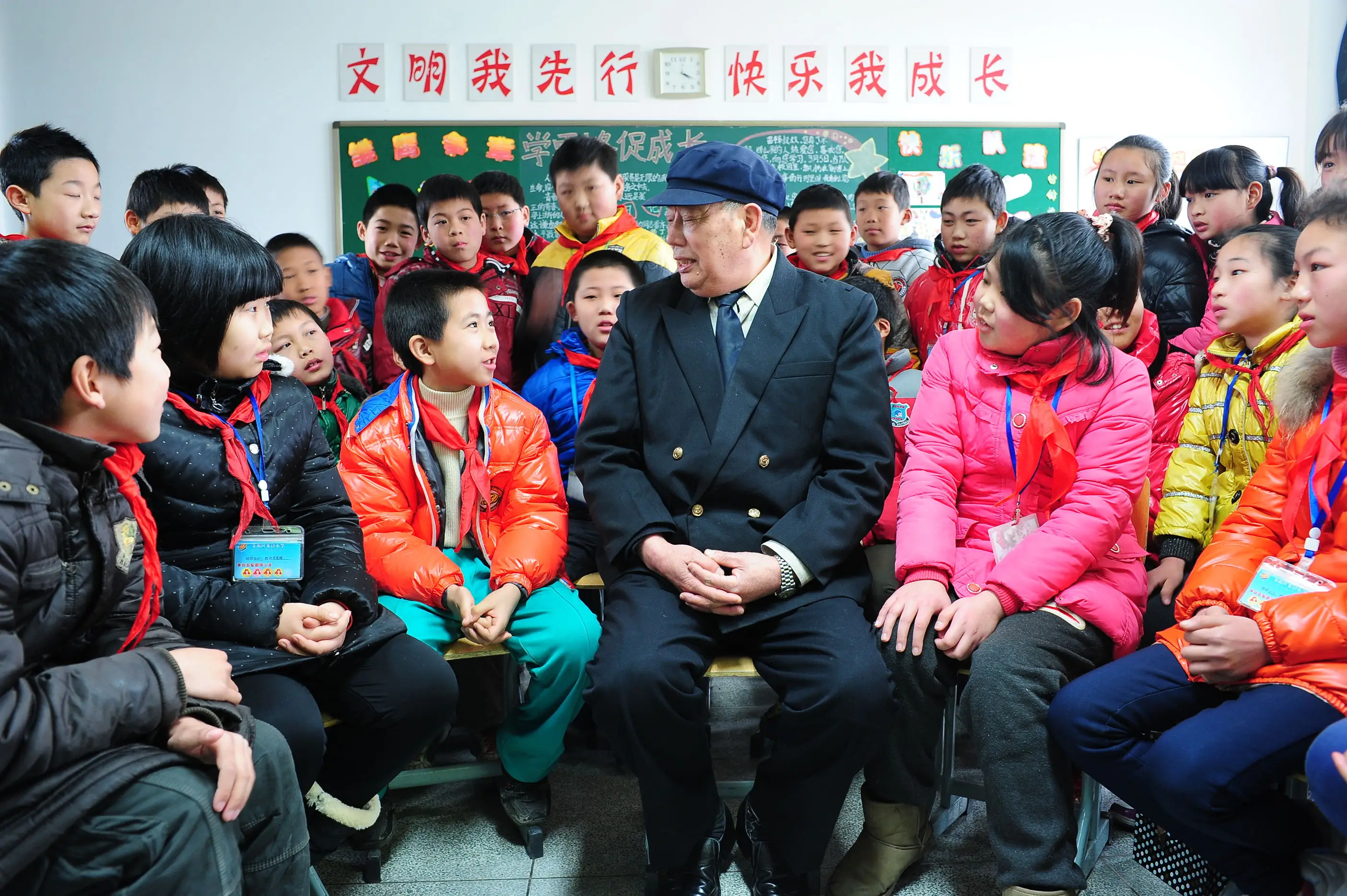 时代楷模_全国优秀共产党员杨怀远 小扁担精神 时代延续