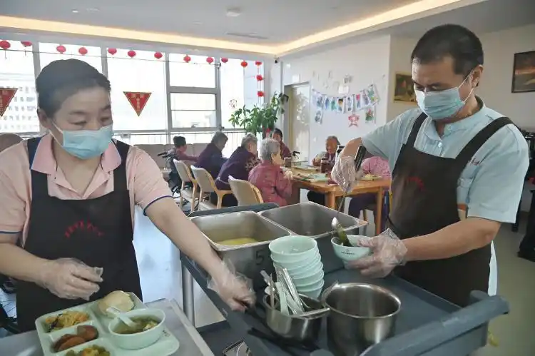 助老服务_东营市养老机构特殊困难老年人探访关爱服务_东营市中度老龄化社会养老服务