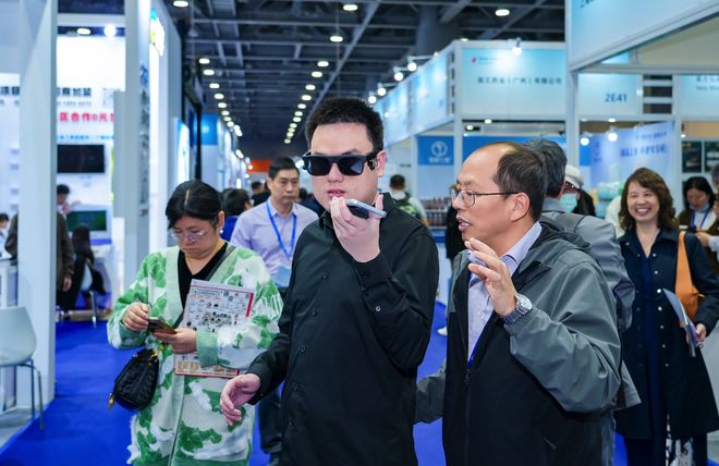 脑控轮椅智能导盲犬_残特奥会科技产品_残疾人士
