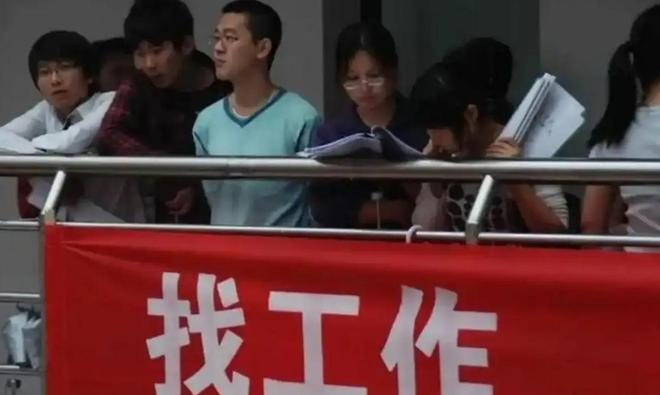 假独立真依赖_新型啃老_困境儿童