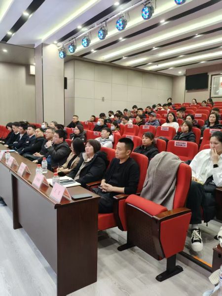 _信用助力分享经济发展报告_助力信用卡