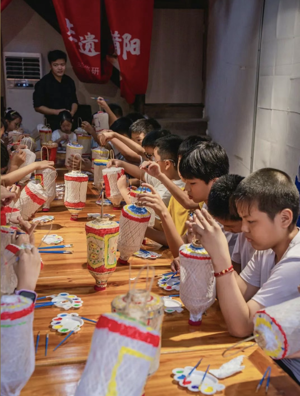 CSR周刊：欧莱雅中国聚焦银发群体发布“新龄美”理念，赛得利举办公益夏令营守护乡村儿童成长_CSR周刊：欧莱雅中国聚焦银发群体发布“新龄美”理念，赛得利举办公益夏令营守护乡村儿童成长_