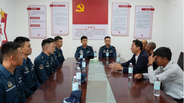 渔村送暖  情满海疆——浙江海警局武尚舰开展“我为群众办实事”活动纪实_渔村送暖  情满海疆——浙江海警局武尚舰开展“我为群众办实事”活动纪实_