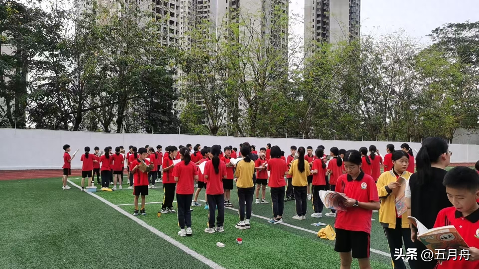 独自在家成长故事_留守儿童_留守儿童回家心情