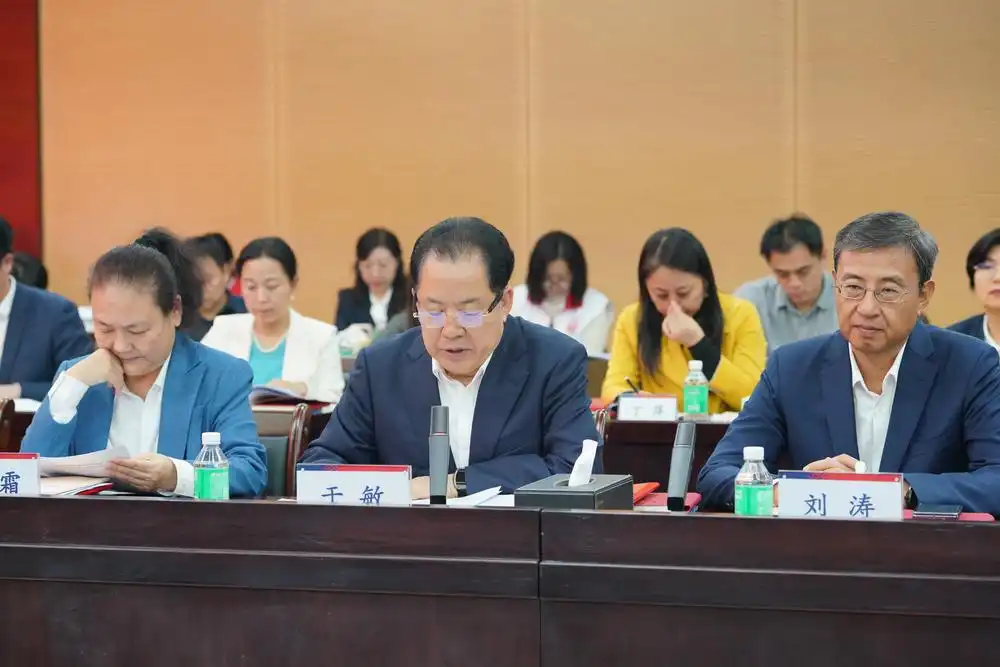 志愿者_志愿者图片_志愿者英语