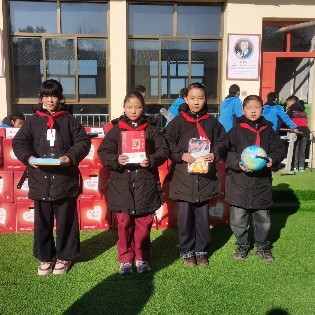 爱心助学活动_关心关爱一老一小_爱心助学