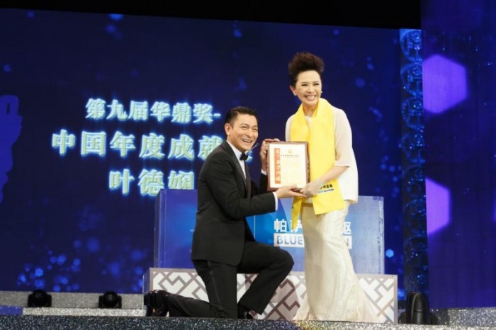 慈善_慈善的英文_慈善是什么意思