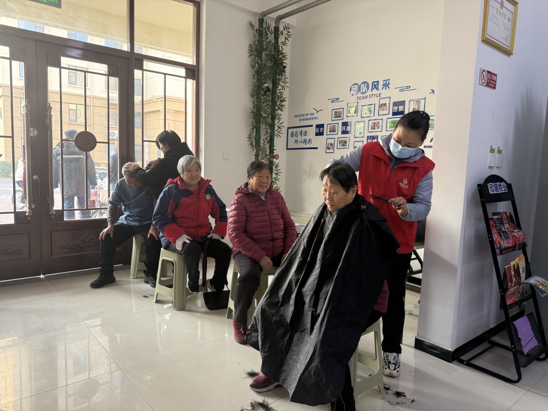 互助邻里关系更亲密作文_邻里互助点_邻里互助