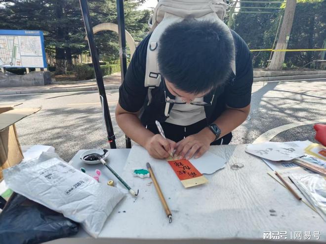 公益活动_捐赠物资_热心公益