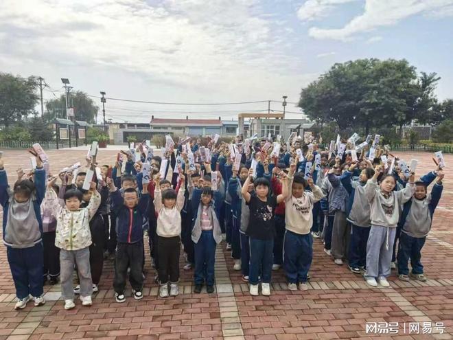 热心公益_捐赠物资_公益活动