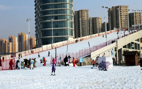 于洪区开启“屋顶滑雪”新体验 让浪漫丁香湖成为沈阳文旅网红新地标
