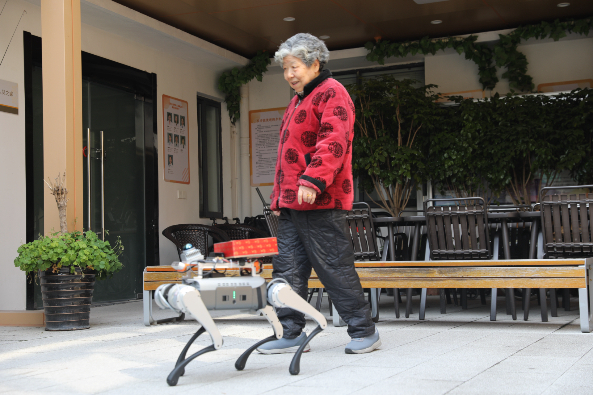 送养老院的条件__能送养老上岗陪伴院药品吗