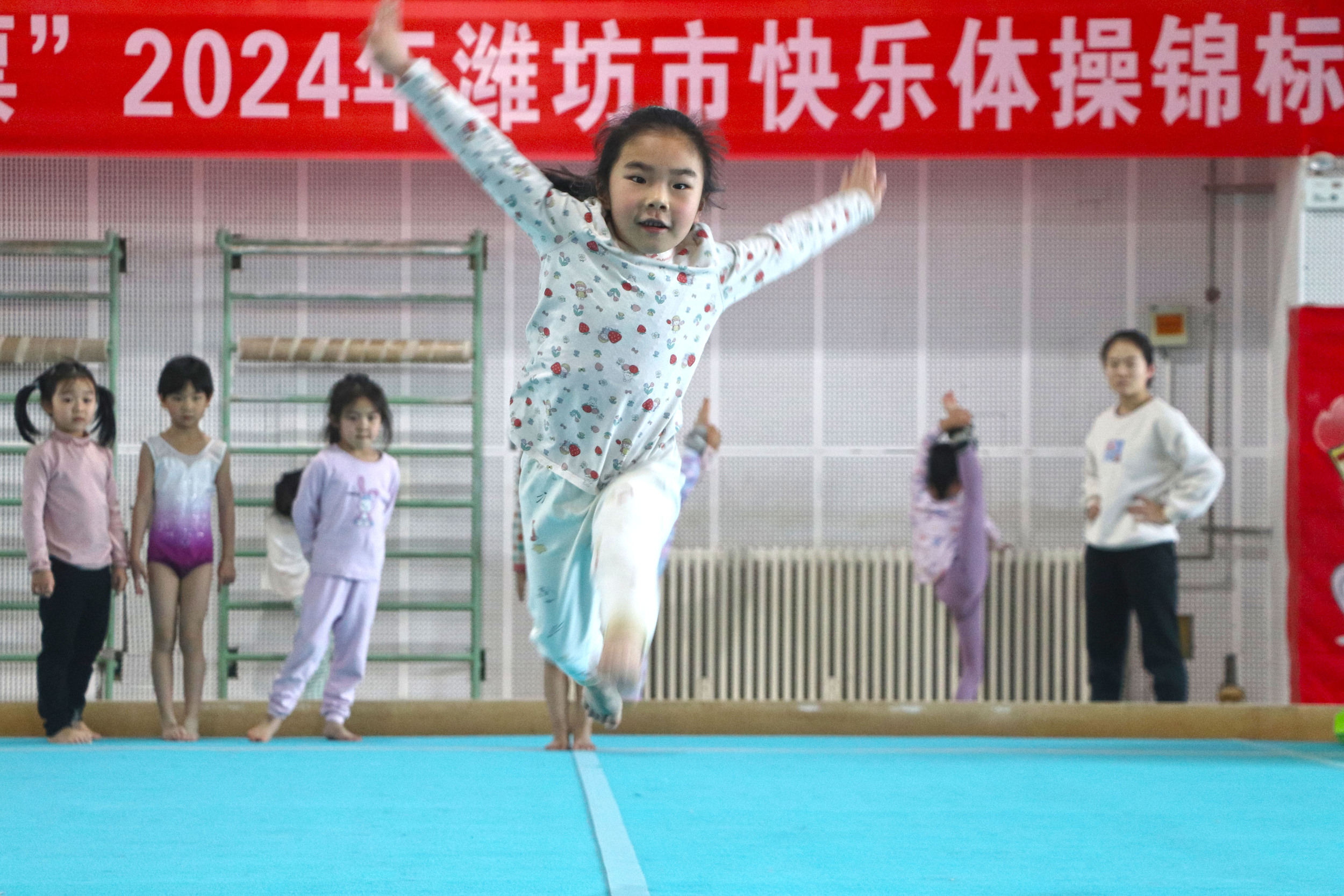 _逐梦青春体操_逐梦少年舞蹈视频