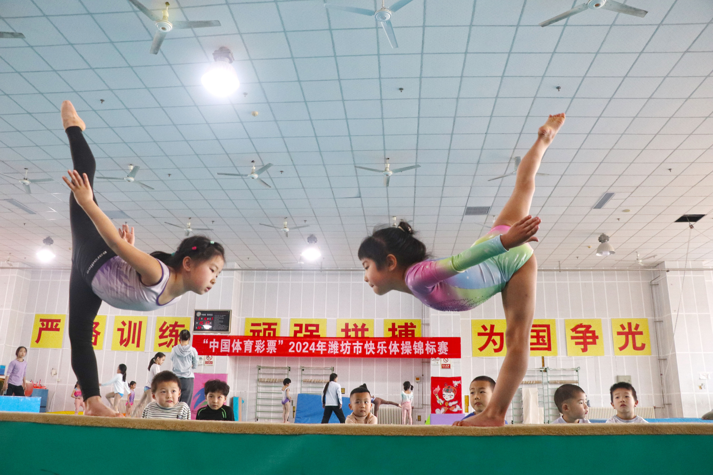 逐梦少年舞蹈视频_逐梦青春体操_