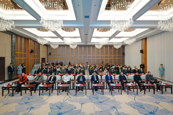 全体参会人员合影