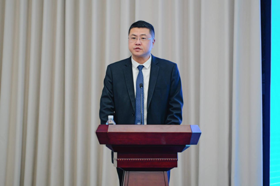 学院党委书记梅晰凡致欢迎词