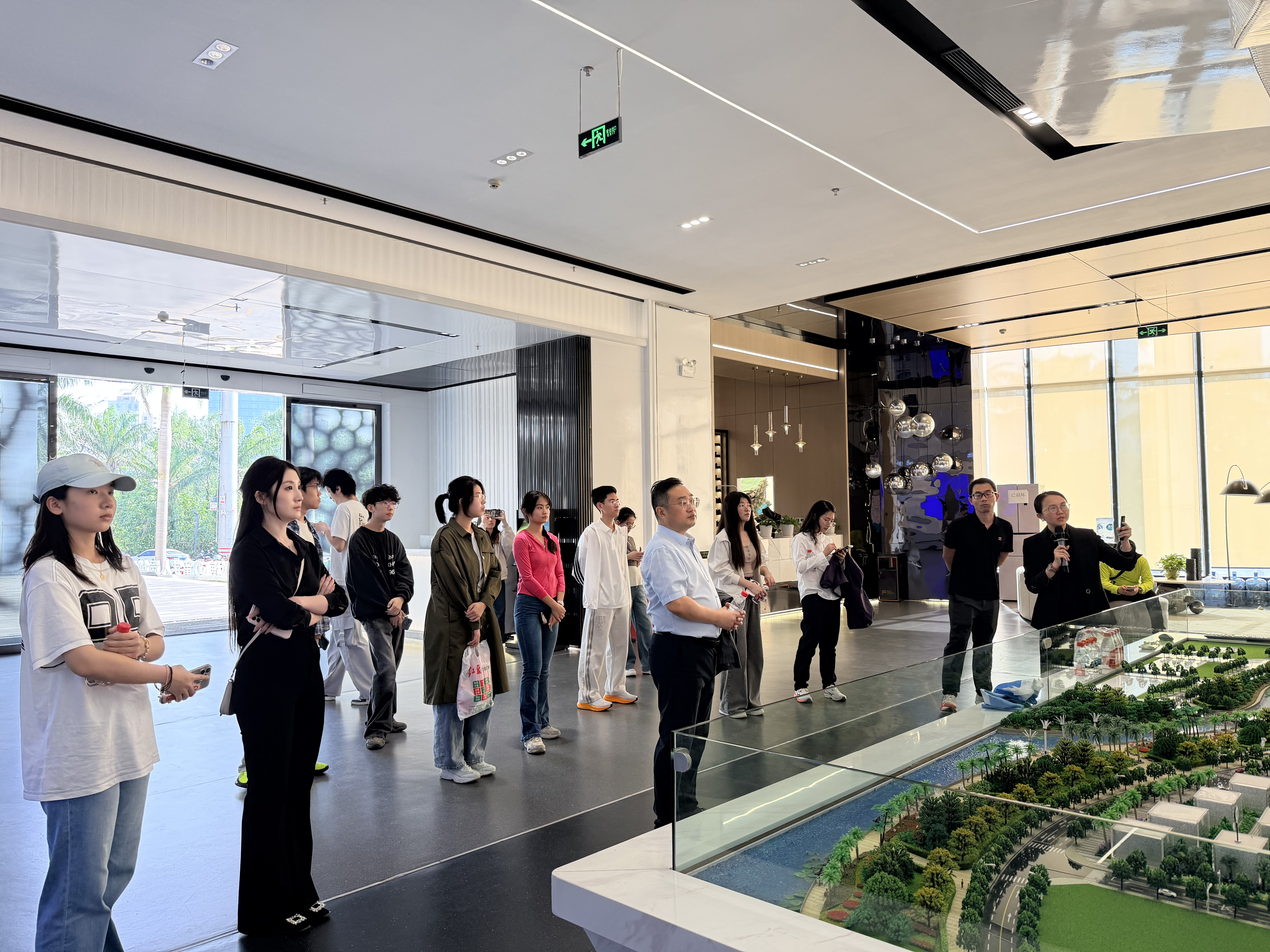 走出课堂，调研中国： ——山东大学经济学院师生调研团深入海南自贸港调研实践_走出课堂，调研中国： ——山东大学经济学院师生调研团深入海南自贸港调研实践_