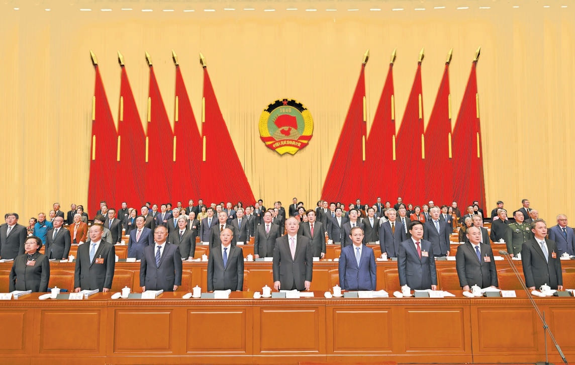 昨天，市政协十四届四次会议隆重开幕。图为大会主席台。