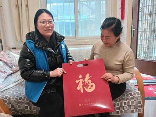 走访慰问志愿服务_社区服务_春节入户送福