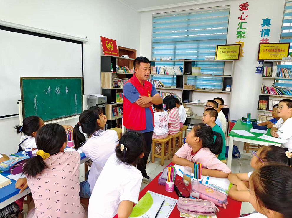 乡村校长和他的爱心“朋友圈”