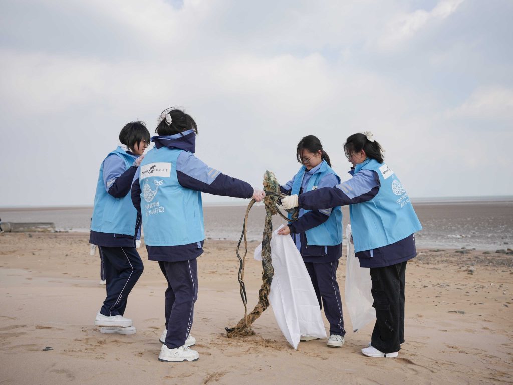 零下7℃坚守！99名中外青年志愿者净塑自然守护海洋