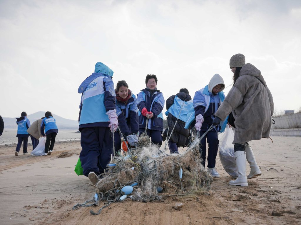 零下7℃坚守！99名中外青年志愿者净塑自然守护海洋