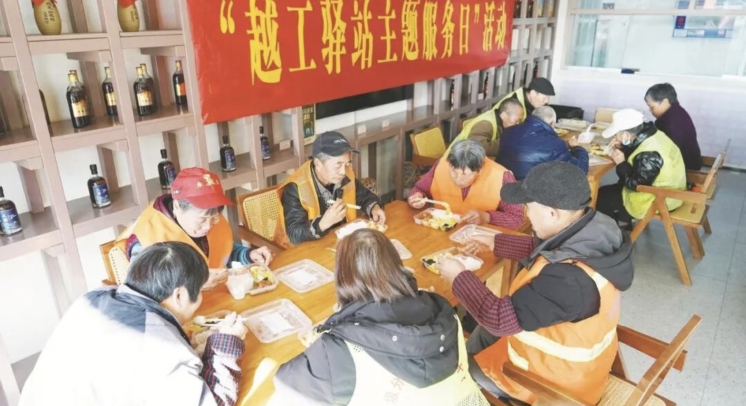 社区小哥驿站全覆盖_空巢独居老人探访关爱制度化_社区服务