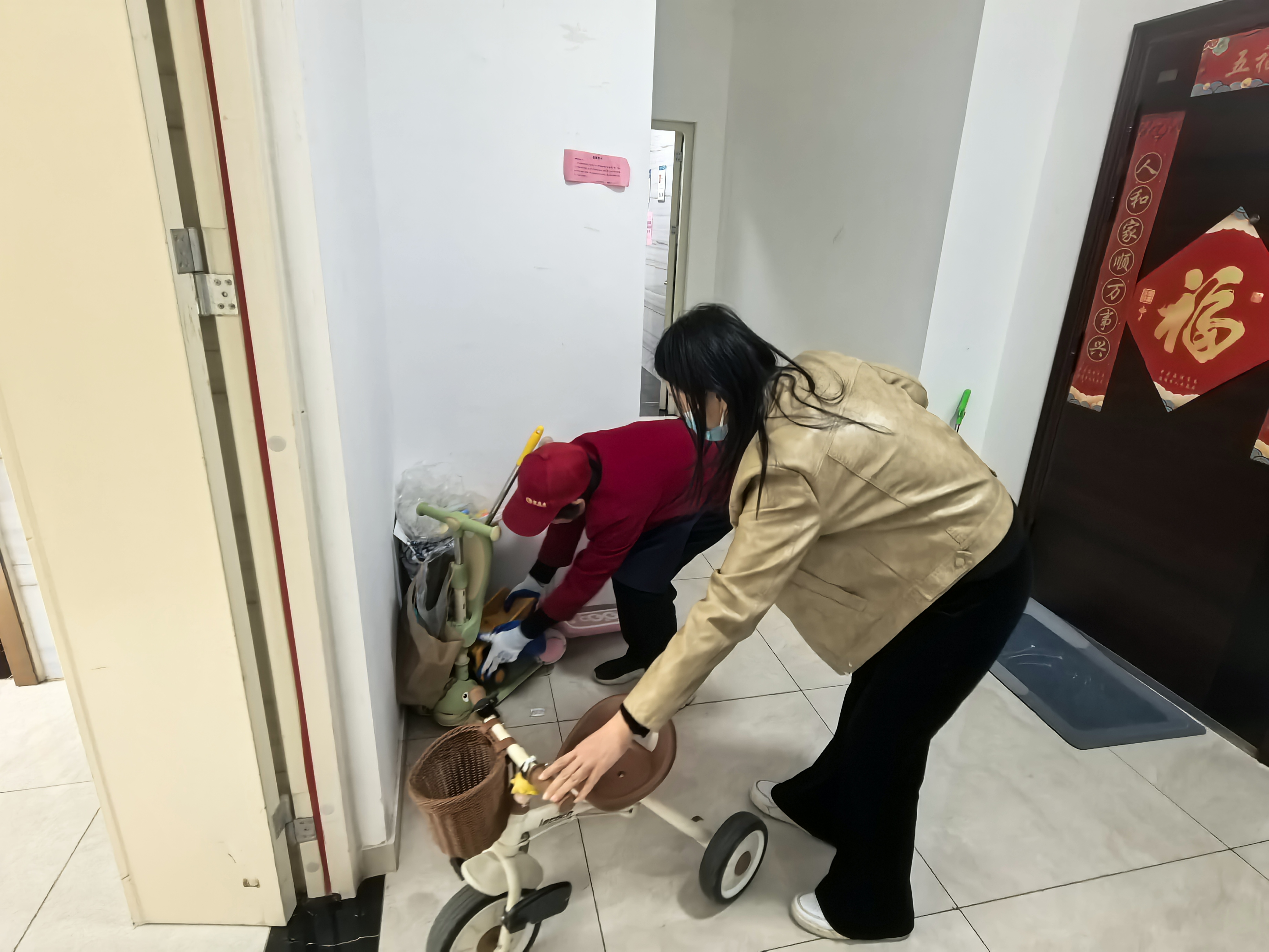社区环境卫生整治_清理楼道堆物_社区共建