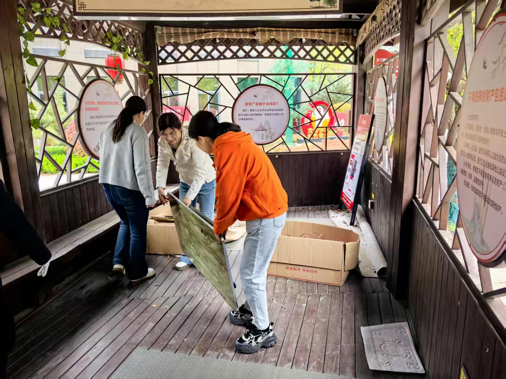 清理楼道堆物_社区共建_社区环境卫生整治