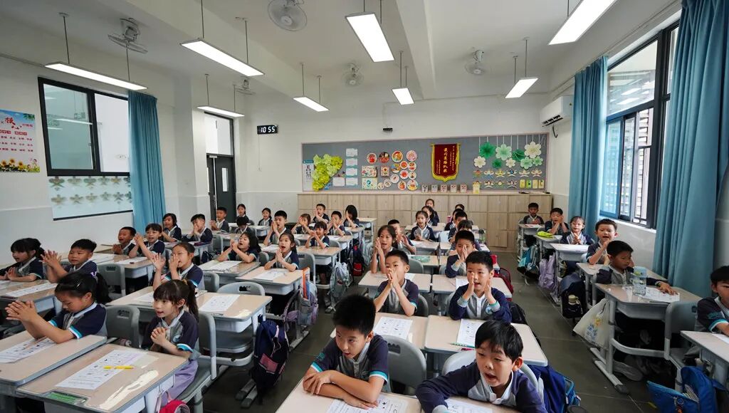 惠州学院附属学校教室空调。