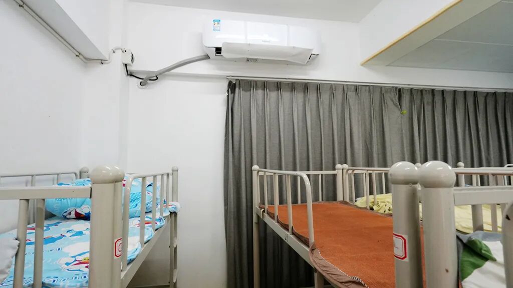 惠城区金山湖小学的午休室空调。