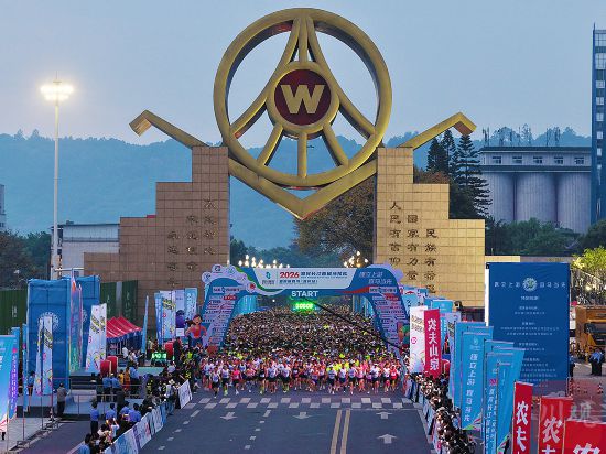 志愿者日 护航2026宜马的“幕后马拉松”