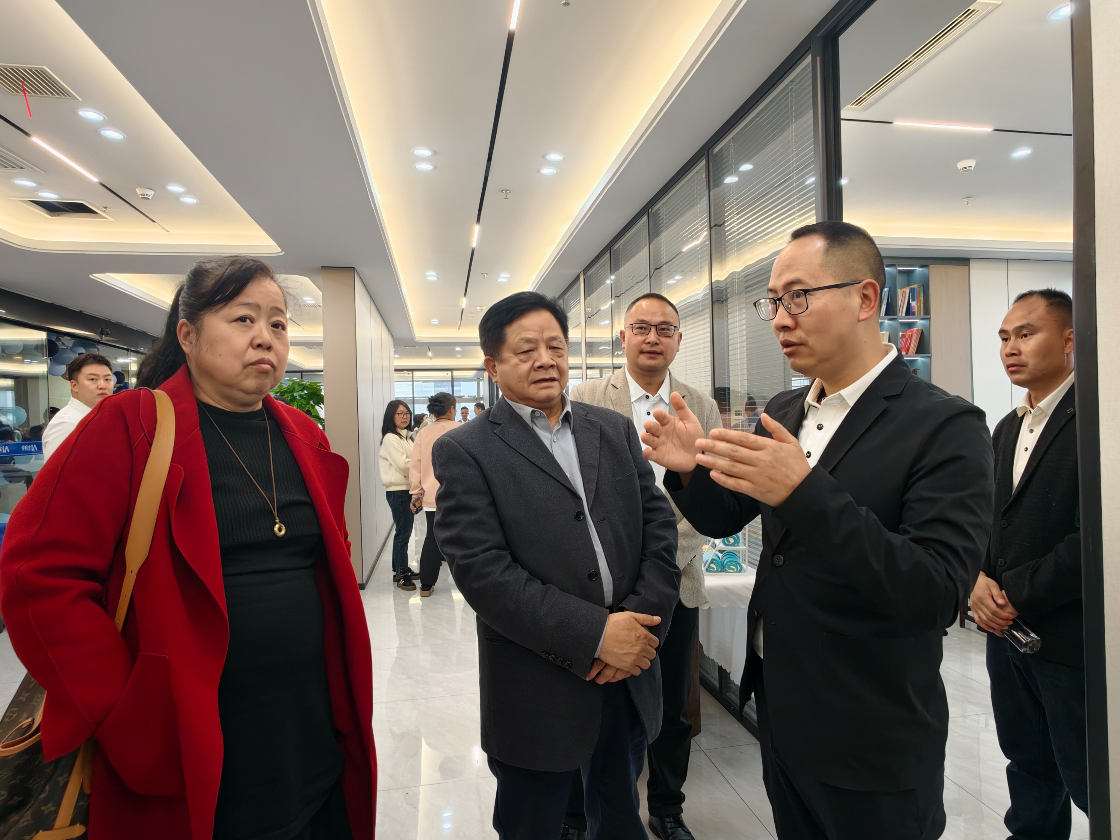 AI主动学落地帮扶_AI公益精准帮扶_AI伴学个性化学习方案
