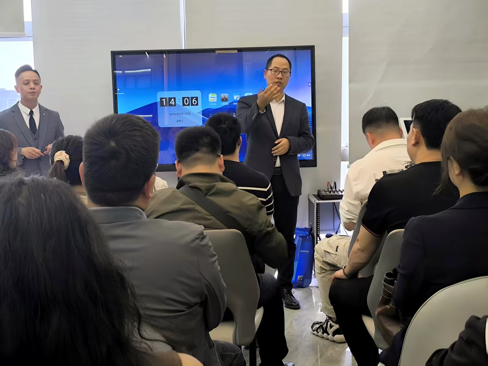 AI主动学落地帮扶_AI公益精准帮扶_AI伴学个性化学习方案