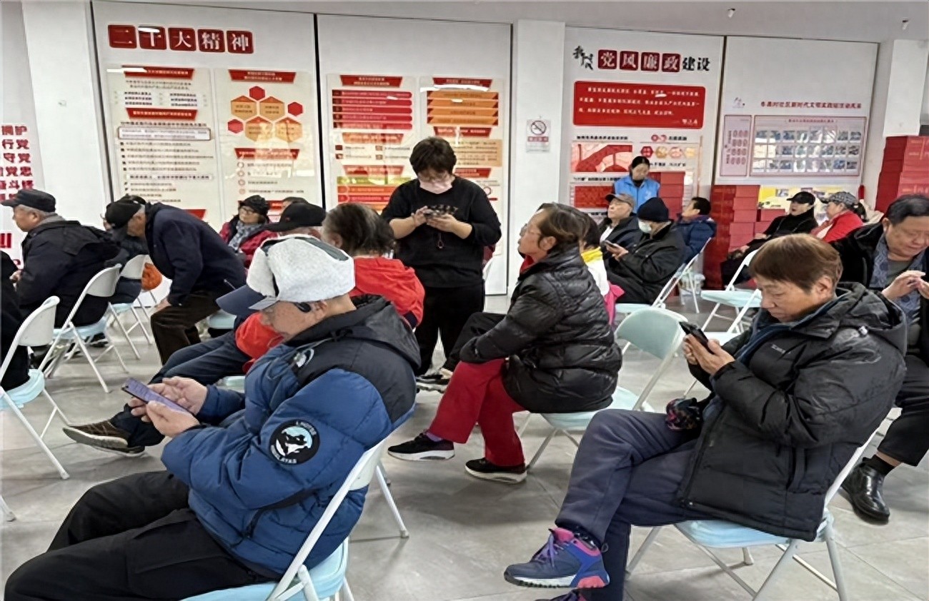 AI知识普惠在线学习平台_问今课堂阶梯式课程体系_AI公益应用场景