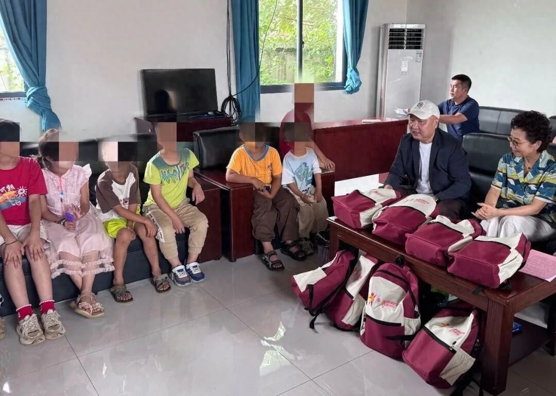 爱心书包_南昌英雄助学公益小书包_英雄助学书香伴行活动