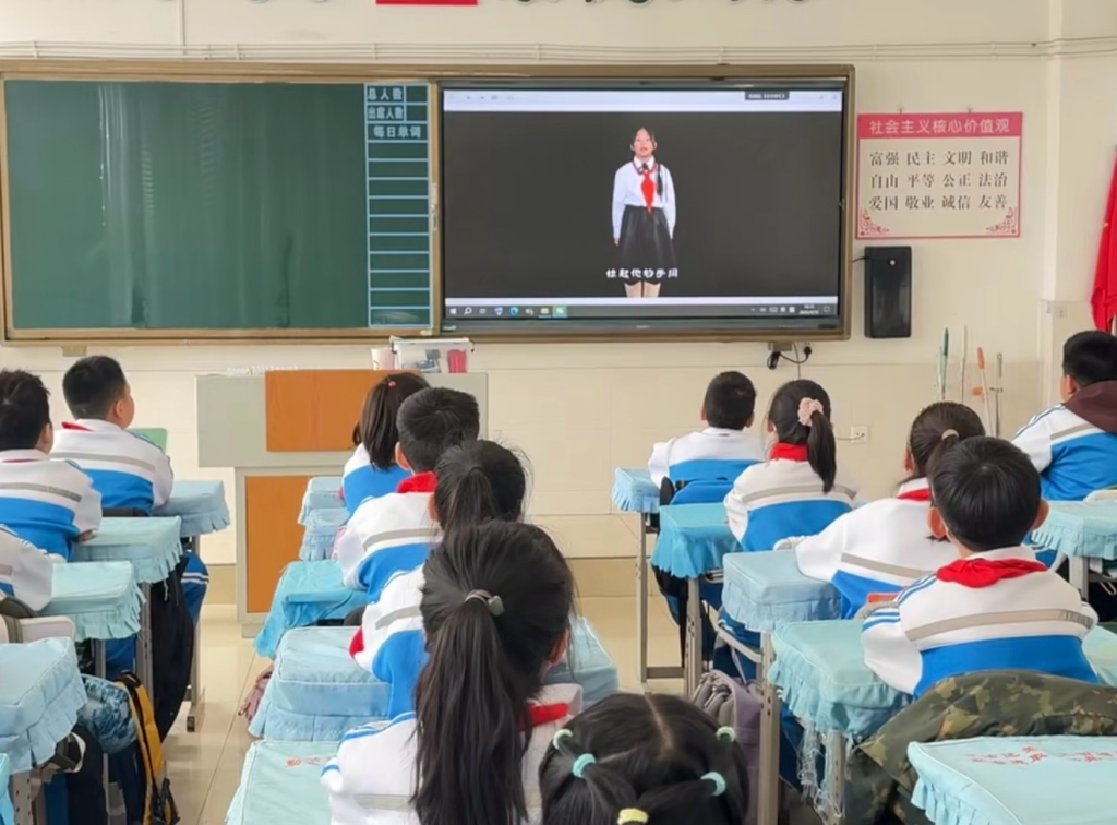 谷梓涵：7岁萌娃唱响红色旋律！用《卖报歌》播撒爱国种子