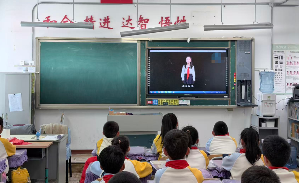 张曦文：盛京才女诗意传情，《祖国到底是什么》叩问初心