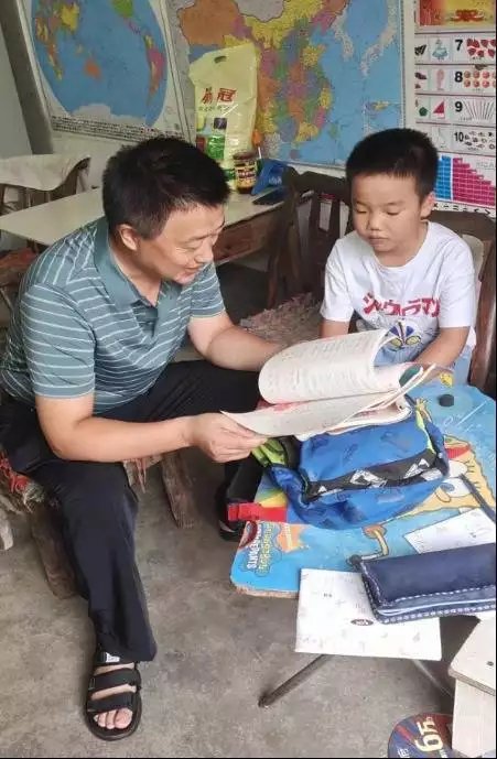 免费校车送学_乡村教师家访_乡村教育