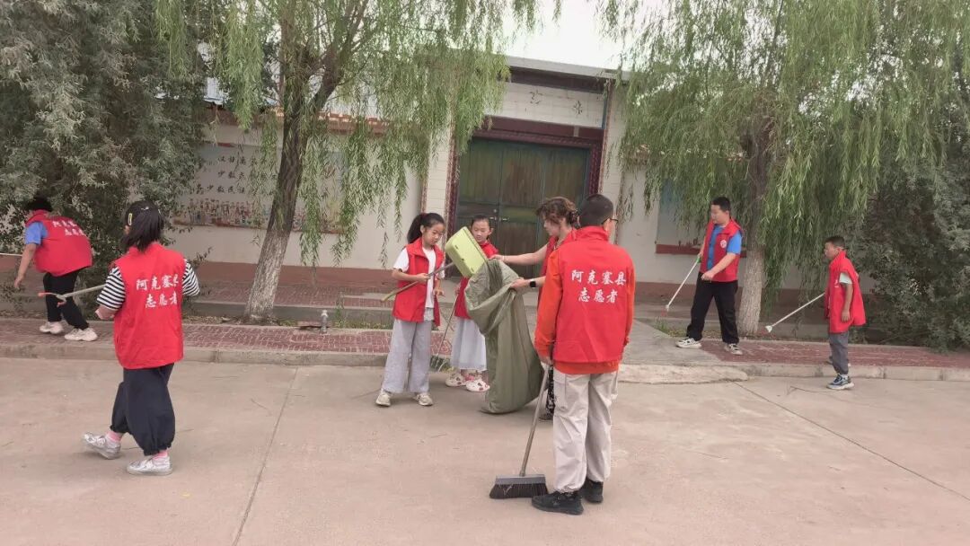 小小志愿者实践活动_社区服务_社区青少年志愿服务