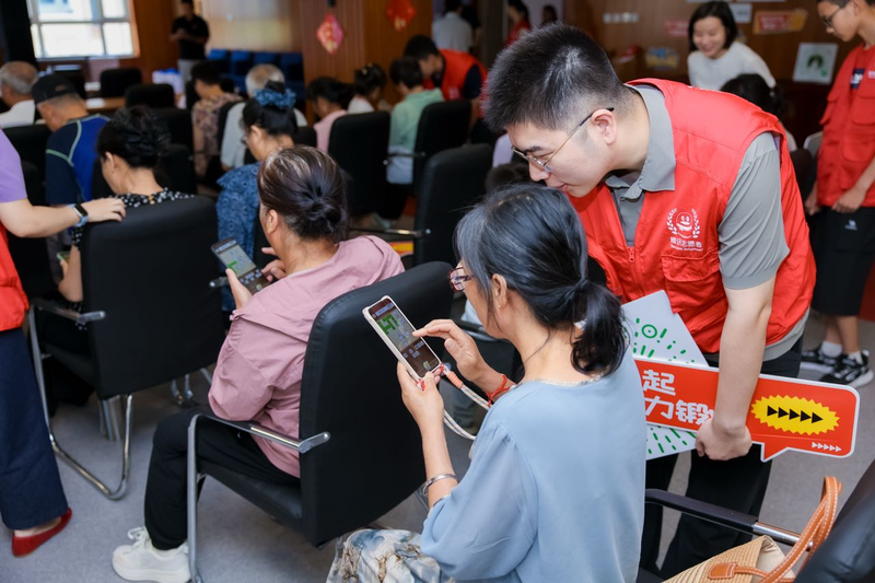 银发脑力锻炼公益课_银发公益服务内容_一起动动脑游戏化健脑