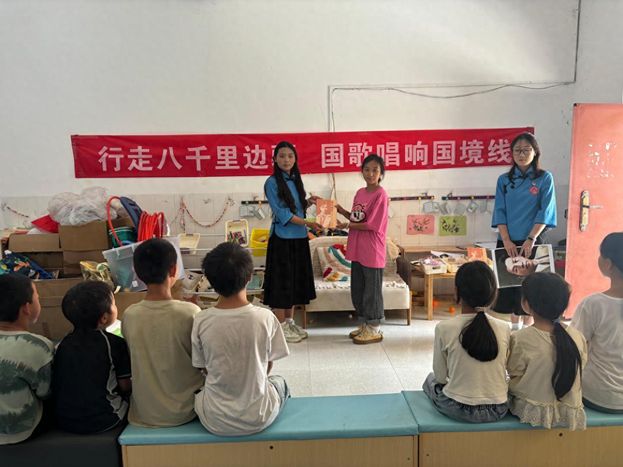 乡村教育振兴_乡村教育_课外读物捐赠