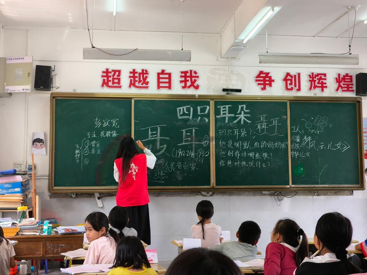 乡村教育振兴_乡村教育_课外读物捐赠
