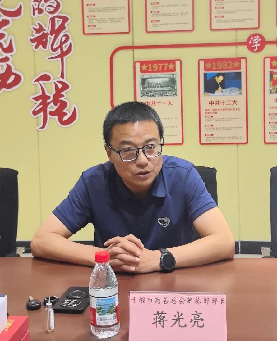 公益捐赠活动_公益募捐_高温送清凉物资