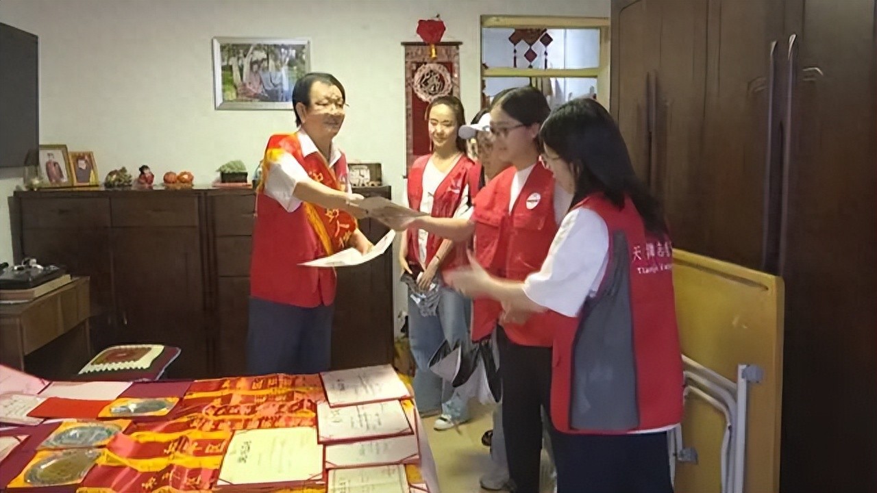 社区志愿者活动_社区服务_老志愿者精神传承交流