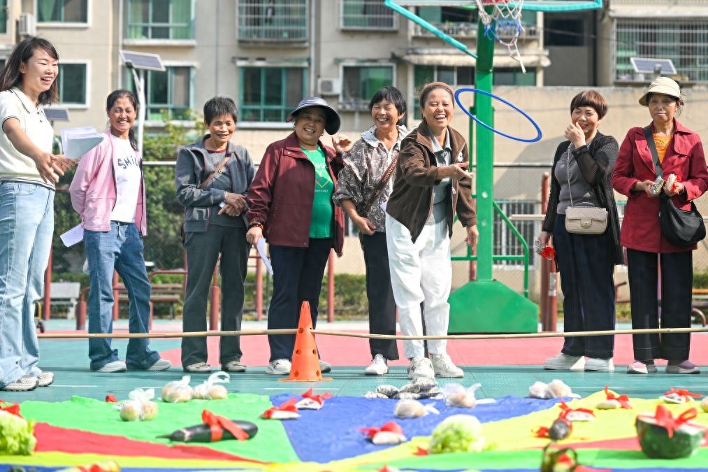 银龄志愿服务活动_重阳节老有所为_银发公益志愿者